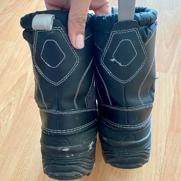Size 4Y North Face winter boots, barely worn - Picture 3 of 7